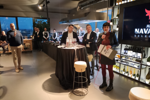 Presentazione Juan Navarro Selección al Gruppo Dac. Degustazione vini e prodotti gastronomici.