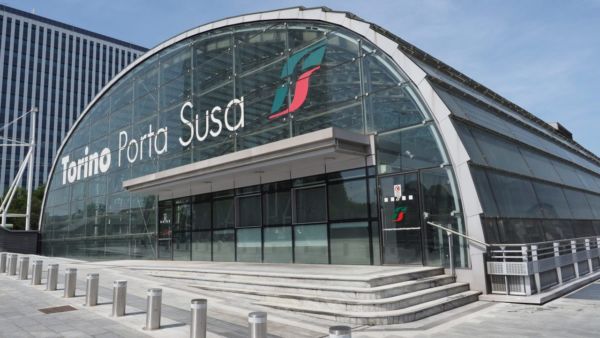 Stazione Torino Porta Susa. Travel retail e ristorazione Chef Express nella stazione ferroviaria.