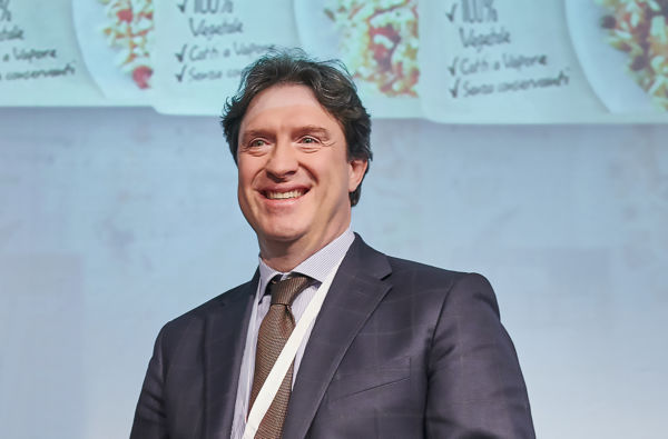 Andrea Colombo, Direttore Commerciale Conserve Italia. Ritratto sorridente in giacca e cravatta.