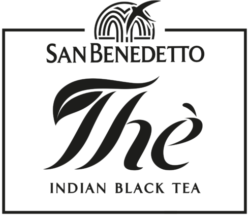 Logo San Benedetto Tè Nero Indiano: design elegante con foglia stilizzata. Tè nero indiano, esperienza sensoriale.