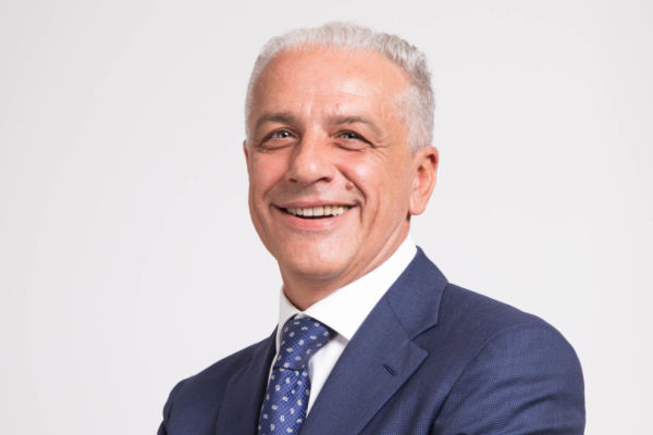 Roberto Zoia, Presidente CNCC. Ritratto sorridente in giacca blu e cravatta.