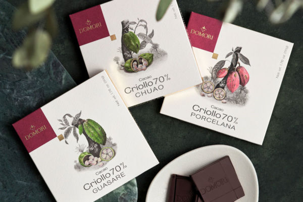 Cioccolato Domori Criollo 70%: tavolette di cacao pregiato. Gusto intenso, partner Università Pollenzo.