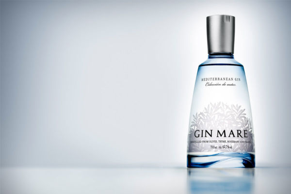 Bottiglia Gin Mare. Gin mediterraneo premium, spirits di alta qualità.
