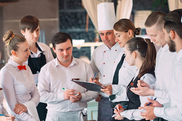 Team Ligabue catering navale: chef e staff in riunione. Servizi di ristorazione marittima di alta qualità.