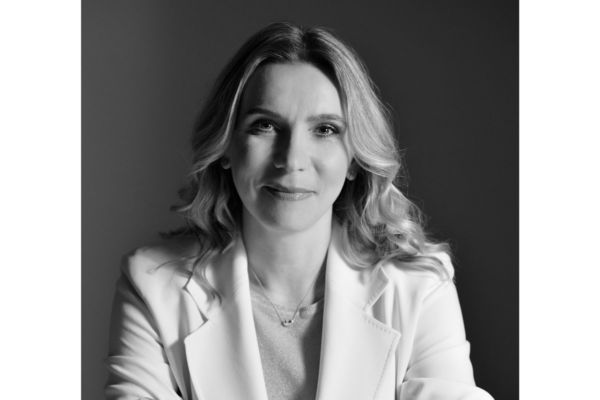 Agnieszka Piszczek di Edenred Italia, partner ristorazione. Ritratto in bianco e nero.