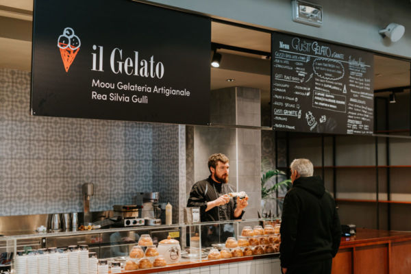 Mercato Centrale Torino: gelateria artigianale il Gelato con menu e cliente. Food e nuove aperture.