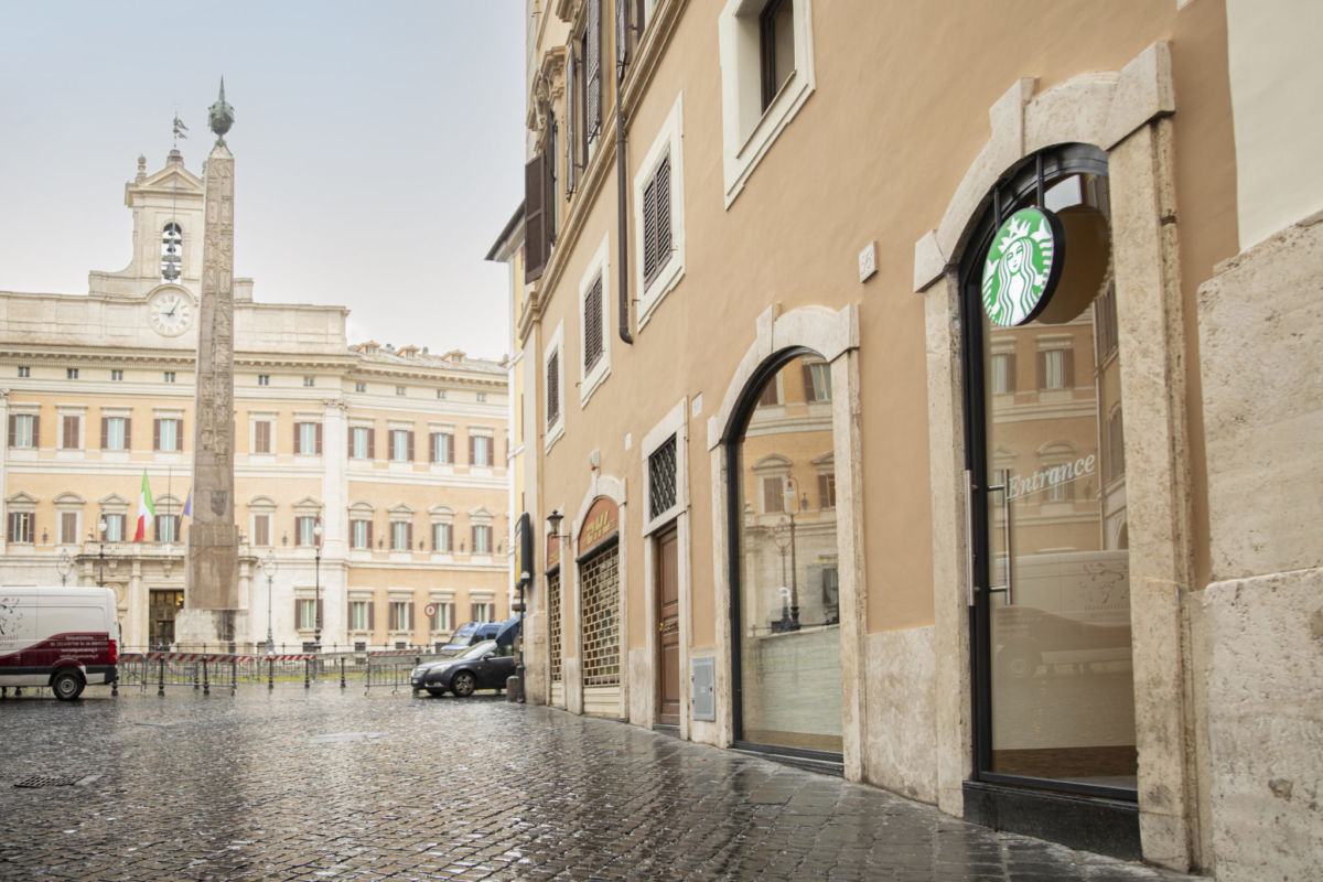 Starbucks a Roma: flagship in Piazza Monte Citorio e doppia apertura a Termini