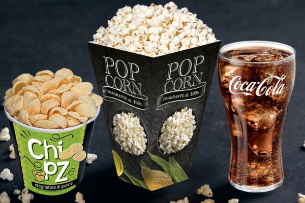 Menù cinema Deliveroo: popcorn, patatine Chipz e Coca-Cola.
