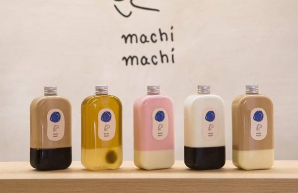 Machi Machi Italia: bottiglie colorate di bubble tea e bevande Machi Machi a I Gigli.