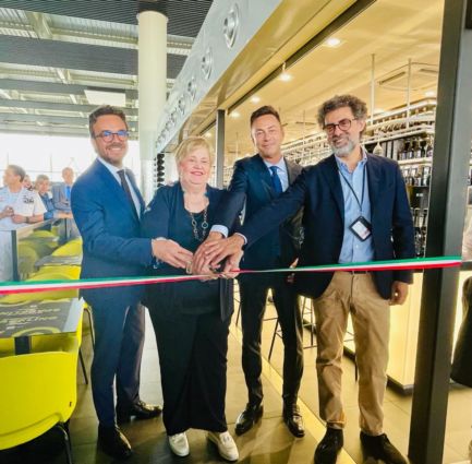 Taglio del nastro al nuovo Sparkling Bar Chef Express all'Aeroporto di Catania. Inaugurazione, evento.