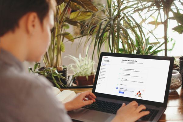 Integrazione DoorDash Deliverect: onboarding self-service su laptop. Gestione ordini e menu online.