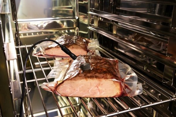 Nuovo kit Rational per sottovuoto e pastorizzazione: carne sottovuoto con sonda in forno Rational.