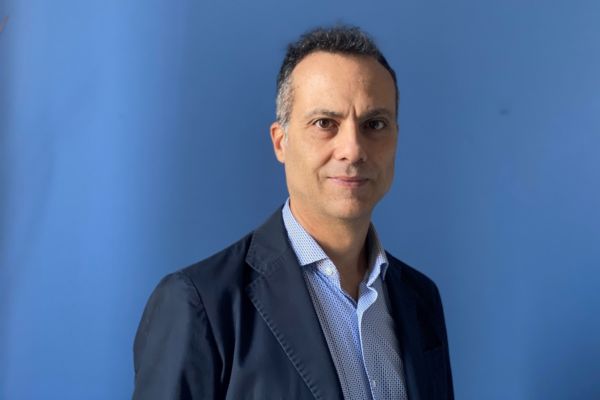 Mario Carbone, esperto beverage. Ritratto di un distributore di bevande. Product mix e novità nel settore beverage.