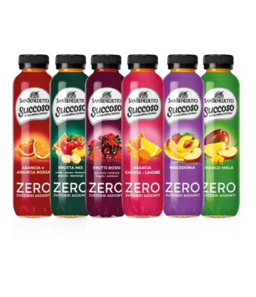 Bottiglie San Benedetto Succoso Zero: arancia, frutta mix, frutti rossi, carota, macedonia, mango. Bevande senza zuccheri aggiunti.