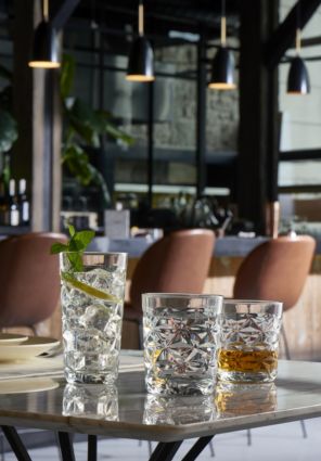Calici Pasabahce Estrella: design innovativo e qualità. Bicchieri eleganti per cocktail e bevande.