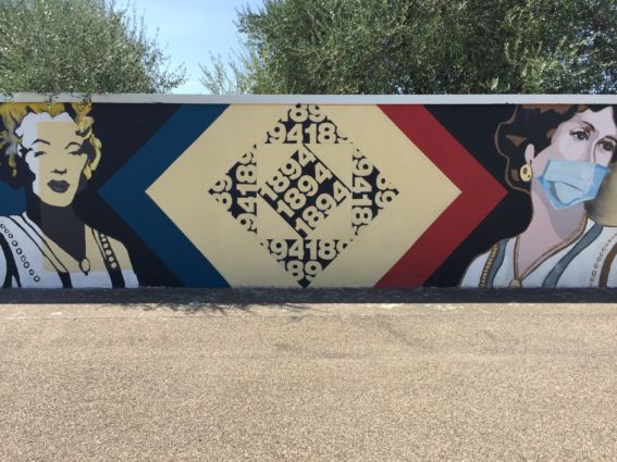 Murales Essenza Lucano: Marilyn e dama con mascherina. Arte Lucano.