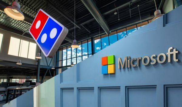 Domino's e Microsoft: Intelligenza artificiale per la pizza. Logo Domino's e Microsoft.