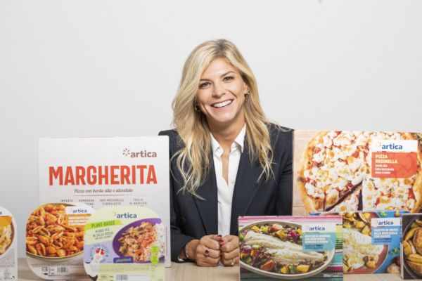 Giulia Scapuzzi presenta Artica, primi piatti pronti veggie surgelati: pizza margherita e reginella, kebab veg, pesce con verdure.