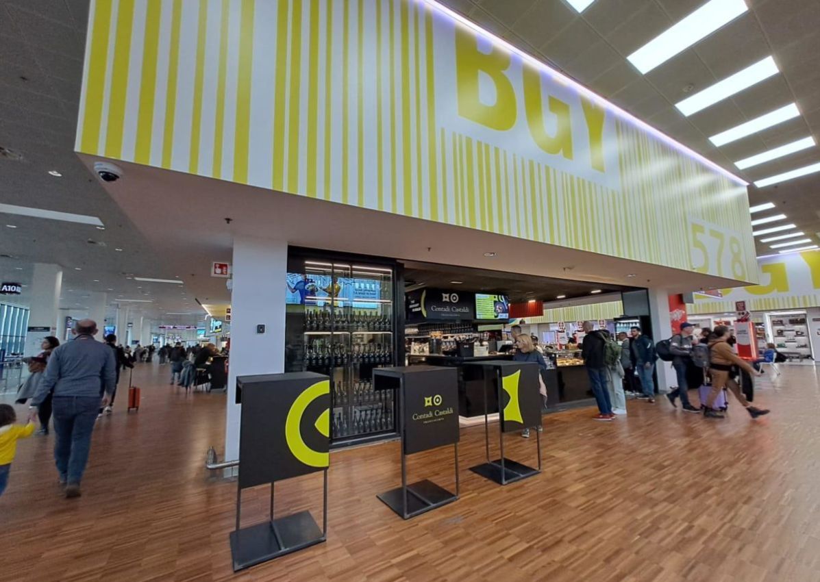 Nuovo sparkling bar Contadi Castaldi all'aeroporto di Milano Bergamo (BGY). Chef Express, design moderno e offerta food & beverage.